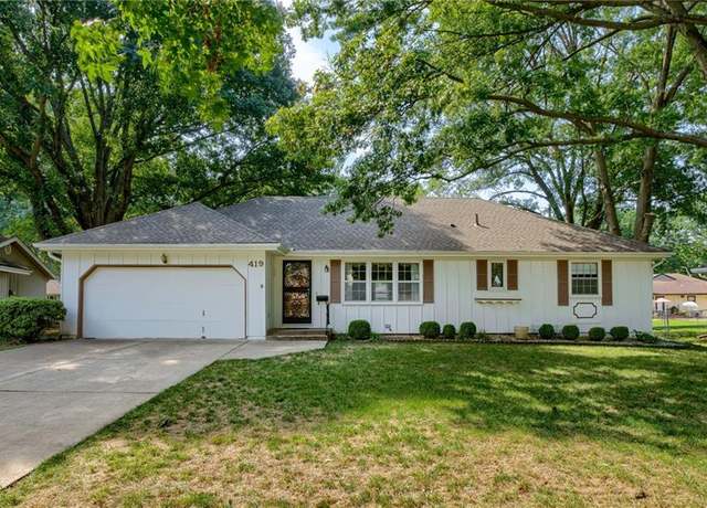 Property at 419 W 109th St, Kansas City, MO 64114, 3 beds, 2 baths