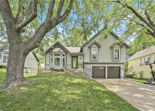 Property at 1153 E Yesteryear Dr, Olathe, KS 66061, 3 beds, 2.5 baths