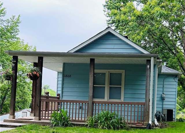 Property at 1808 Bellevue St, St Joseph, MO 64505, 2 beds, 1.5 baths