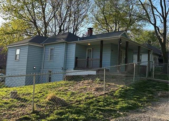 Property at 1808 Bellevue St, St Joseph, MO 64505, 2 beds, 1.5 baths