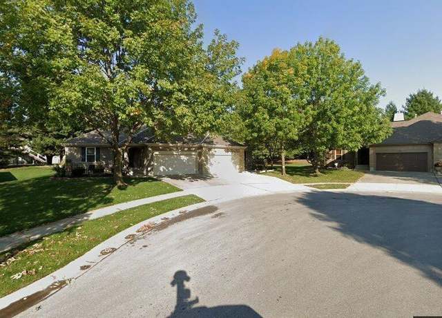 Property at 4112 SW Minnesota Dr, Lee's Summit, MO 64082, 3 beds, 3 baths