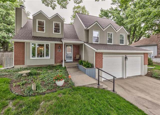 Property at 15118 W 83rd St, Lenexa, KS 66219, 4 beds, 2.5 baths