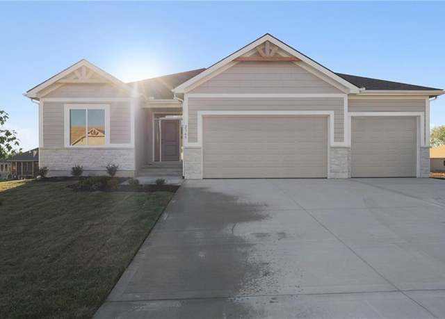 Property at 200 SW Chelmsford Dr, Blue Springs, MO 64014, 4 beds, 3 baths