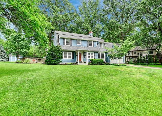Property at 7327 Belleview Ave, Kansas City, MO 64114, 4 beds, 3.5 baths