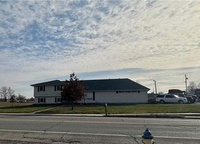 Property at 228 W 15th St, Ottawa, KS 66067, 4 beds, 2.5 baths