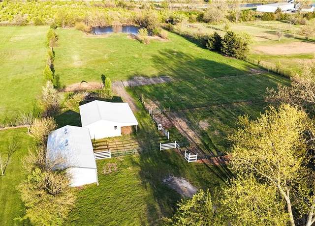 Property at 20355 Nall Ave, Stilwell, KS 66085, 3 beds, 2.5 baths