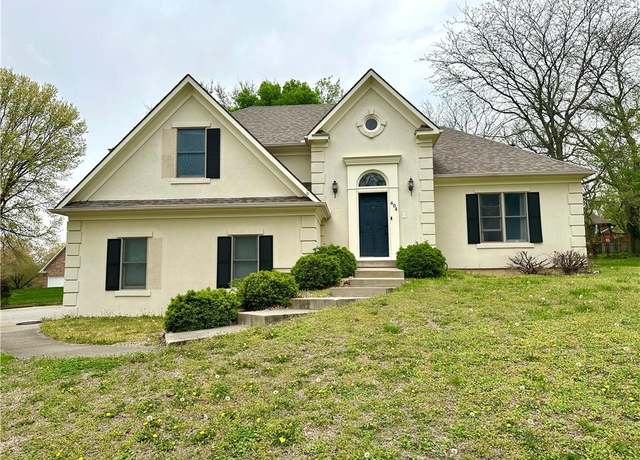 Property at 604 Park Pl, Warrensburg, MO 64093, 3 beds, 2.5 baths