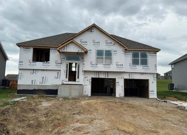 Property at 19213 Cherokee Ct, St Joseph, MO 64505, 4 beds, 3 baths