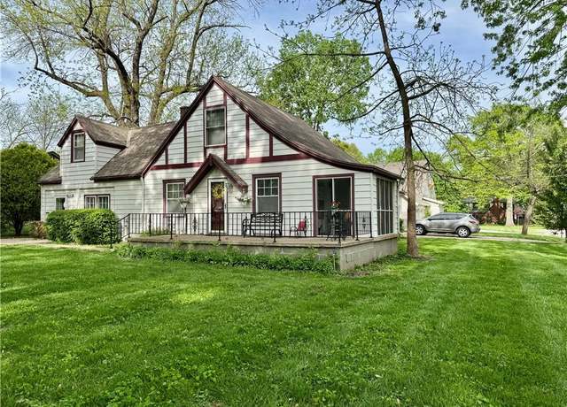 Property at 6043 Alhambra St, Fairway, KS 66205, 3 beds, 2 baths