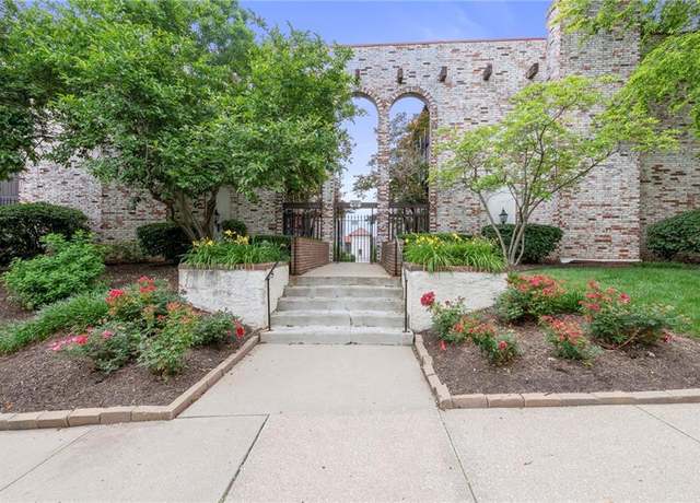 Property at 5017 Walnut St Unit A, Kansas City, MO 64112, 1 bed, 1 bath