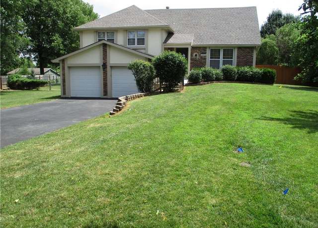 Property at 8265 Gleason Rd, Lenexa, KS 66227, 4 beds, 2.5 baths