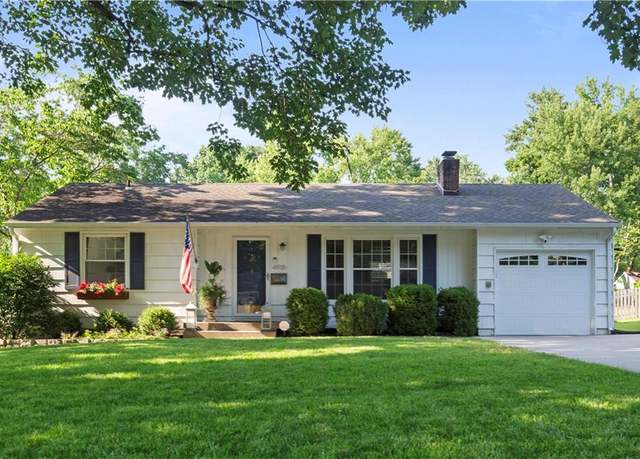 Property at 4918 W 78 St, Prairie Village, KS 66208, 3 beds, 2.5 baths
