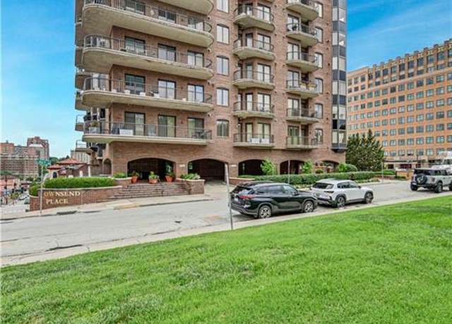 Property at 411 W 46th Ter #202, Kansas City, MO 64112, 2 beds, 2 baths