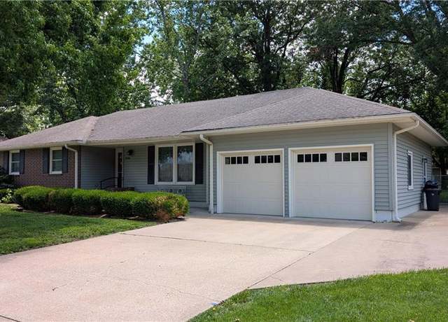 Property at 2006 Colonial Dr, Pittsburg, KS 66762, 3 beds, 3 baths