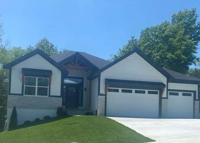 Property at 309 SW 17th St, Oak Grove, MO 64075, 4 beds, 3 baths
