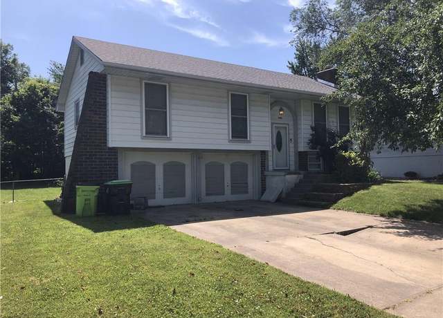 Property at 1603 S King Ave, Harrisonville, MO 64701, 3 beds, 2.5 baths