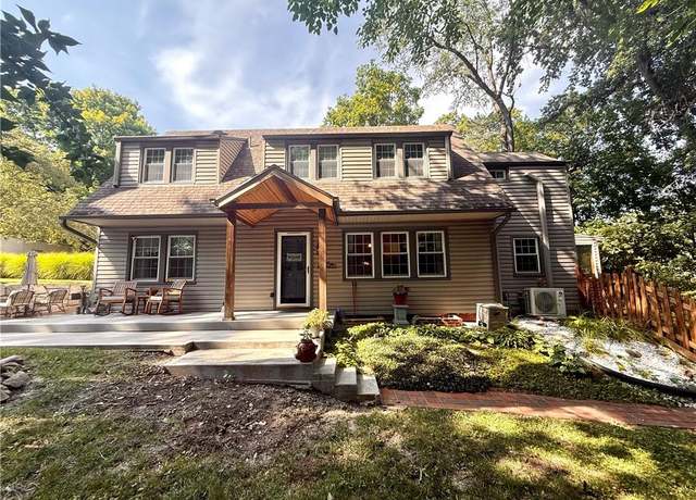 Property at 1914 N 22nd St, St Joseph, MO 64505, 3 beds, 2.5 baths