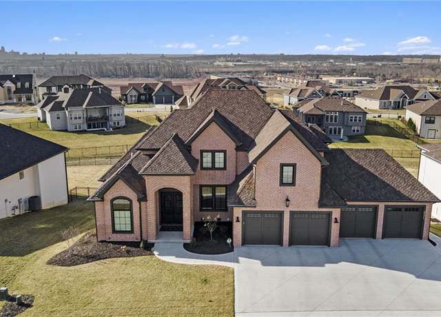 Property at 2171 NW Palisades Dr, Riverside, MO 64150, 4 beds, 3.5 baths