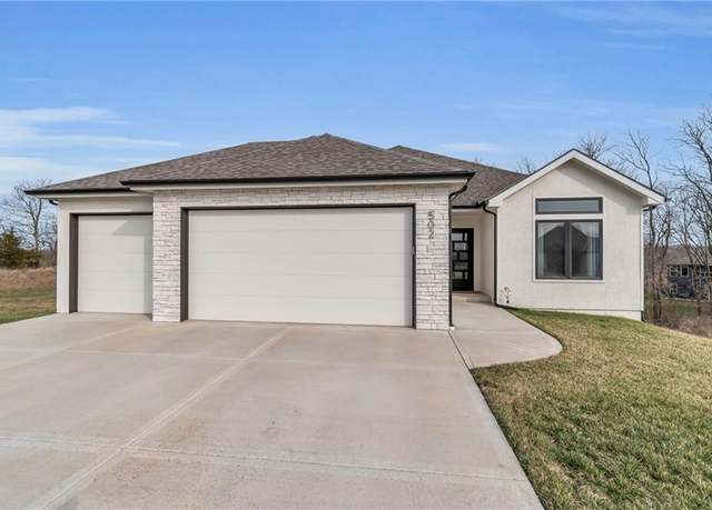 Property at 502 Whitetail Ct, Smithville, MO 64089, 4 beds, 3 baths