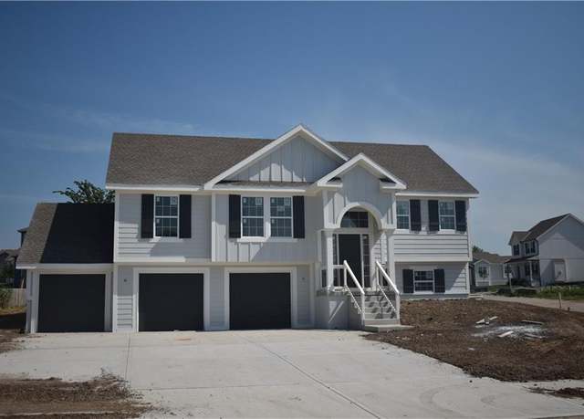 Property at 6022 NE 118th Ter, Kansas City, MO 64156, 4 beds, 3 baths