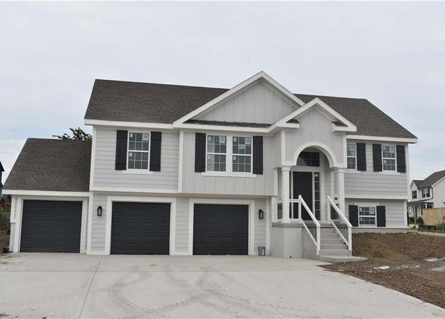 Property at 6022 NE 118th Ter, Kansas City, MO 64156, 4 beds, 3 baths