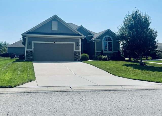 Property at 21647 W 177th Ter, Olathe, KS 66062, 4 beds, 3 baths