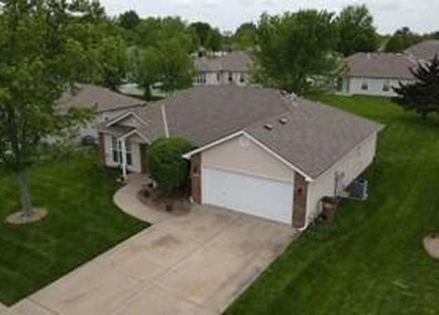 Property at 814 Clancy Ct, Raymore, MO 64083, 3 beds, 2 baths