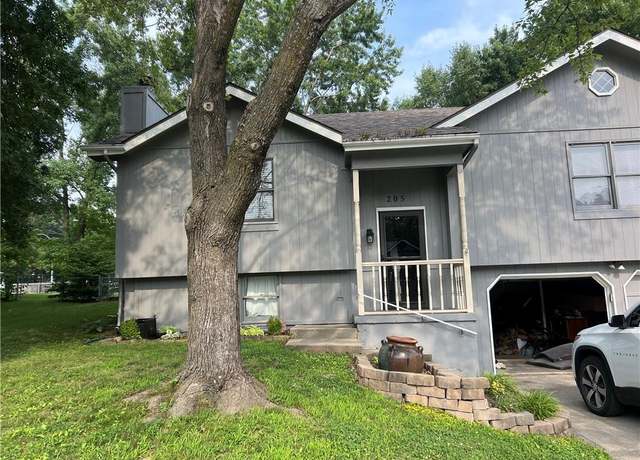 Property at 205 Richfield Ct, Liberty, MO 64068, 3 beds, 2.5 baths