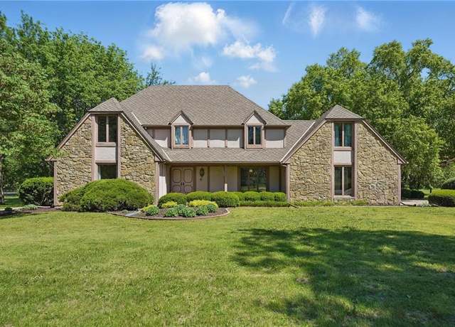 Property at 3680 W 194th St, Stilwell, KS 66085, 4 beds, 2.5 baths