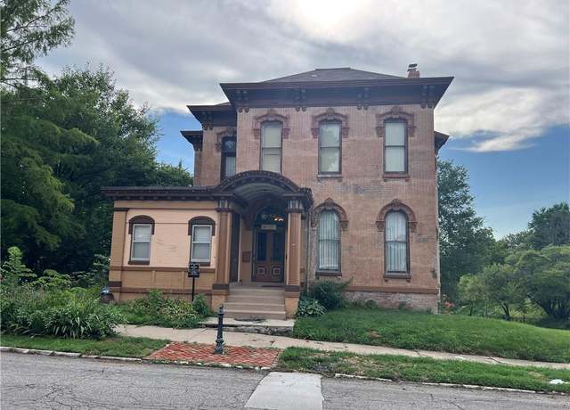 Property at 402 S 12th St, St Joseph, MO 64501, 5 beds, 2 baths