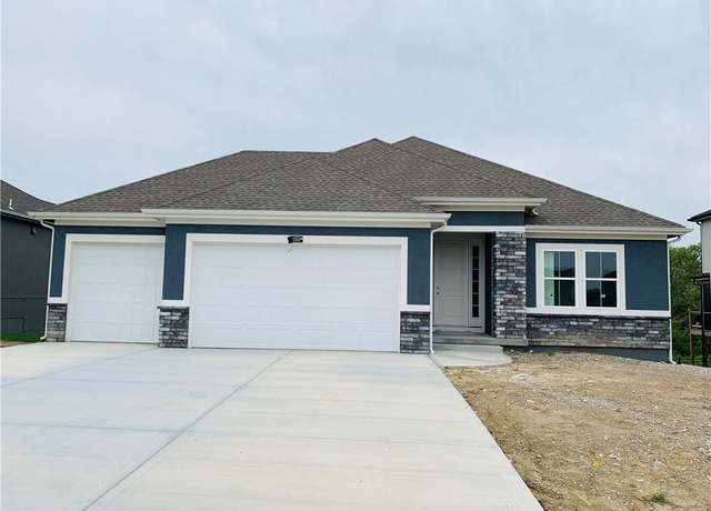 Property at 10504 N Mulberry St, Kansas City, MO 64155, 4 beds, 3 baths