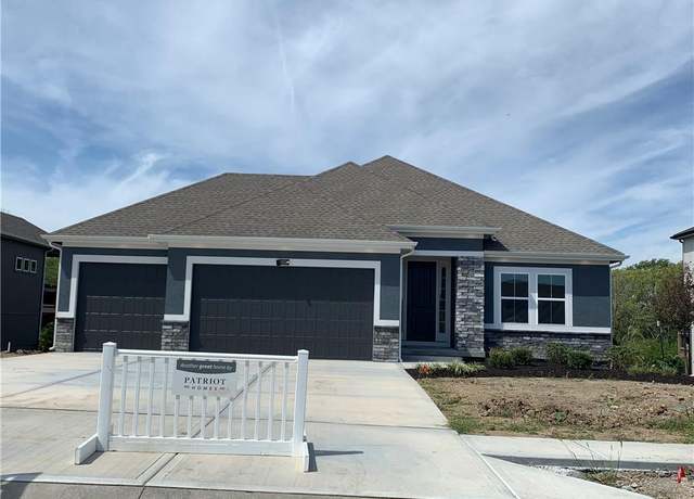 Property at 10504 N Mulberry St, Kansas City, MO 64155, 4 beds, 3 baths