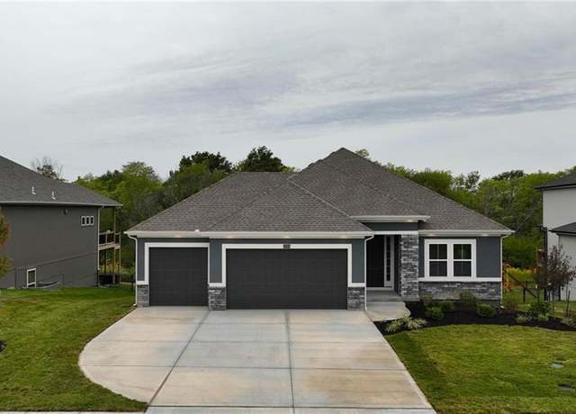 Property at 10504 N Mulberry St, Kansas City, MO 64155, 4 beds, 3 baths