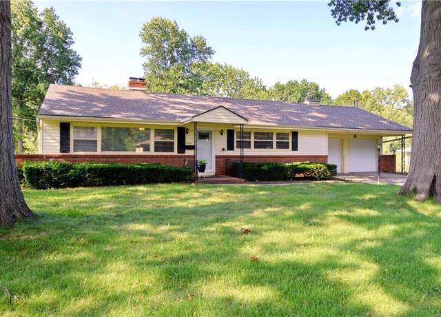 Property at 11506 E 38th St S, Independence, MO 64052, 2 beds, 2.5 baths