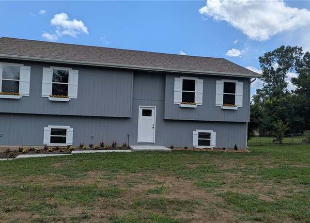 Property at 123 NW 171st Rd, Warrensburg, MO 64093, 4 beds, 3 baths