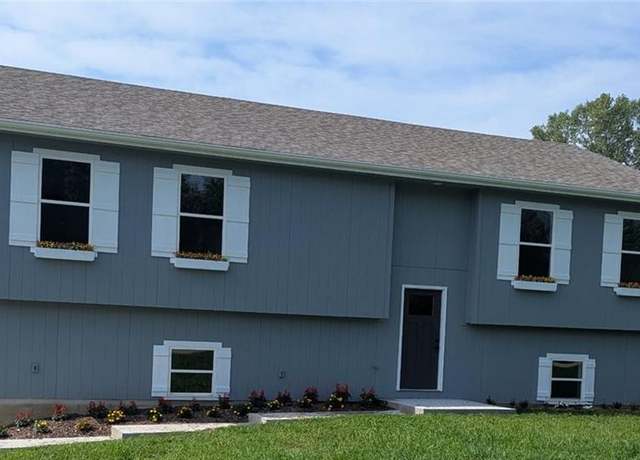 Property at 123 NW 171st Rd, Warrensburg, MO 64093, 4 beds, 3 baths