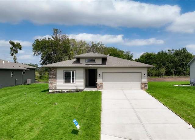 Property at 1838 Woodward Cir, Raymore, MO 64083, 3 beds, 2 baths