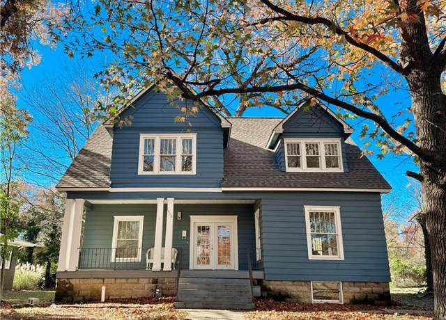 Property at 1610 S Olive St, Pittsburg, KS 66762, 4 beds, 2.5 baths