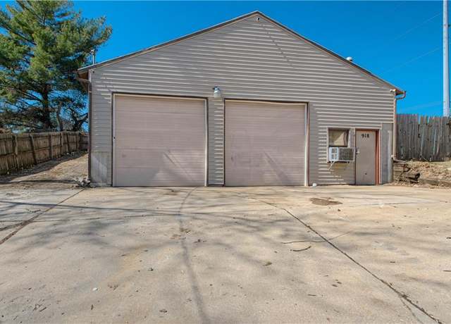 Property at 924 N Park Ave, Independence, MO 64050, 2 beds, 2 baths