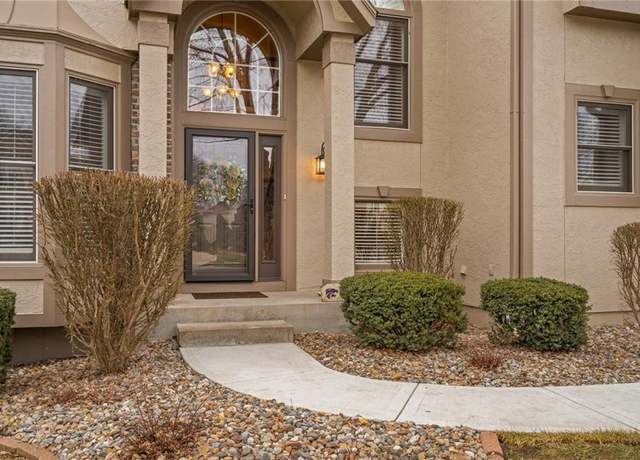 Property at 11305 W 140 Pl, Overland Park, KS 66221, 5 beds, 4.5 baths