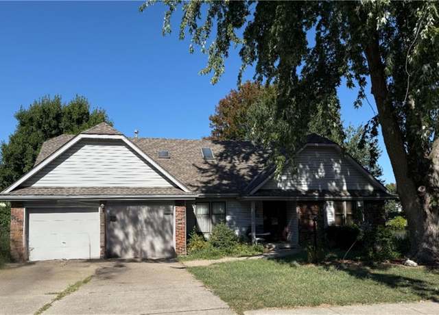 Property at 8605 N Beaman Ave, Kansas City, MO 64154, 4 beds, 3.5 baths