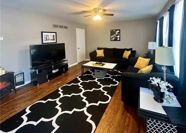 Property at 10601 E 78th Ter, Raytown, MO 64138, 5 beds, 3 baths