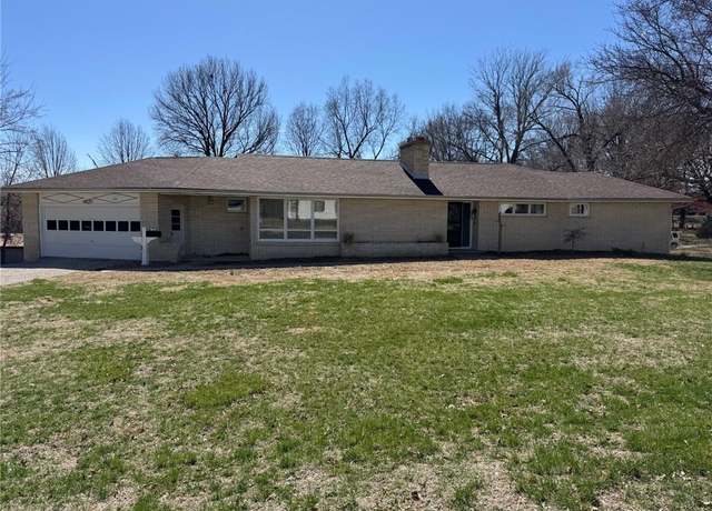 Property at 320 Hamilton St, Warrensburg, MO 64093, 4 beds, 2.5 baths