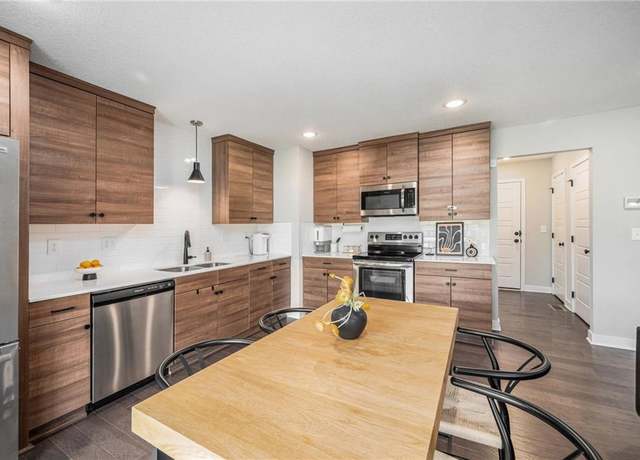 Property at 3703 SW Walsh Dr, Lee's Summit, MO 64082, 3 beds, 2.5 baths