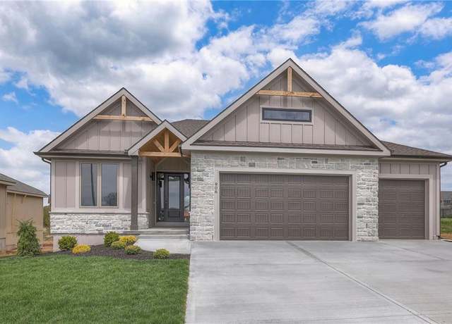 Property at 910 Savannah Ln, Greenwood, MO 64034, 4 beds, 3 baths