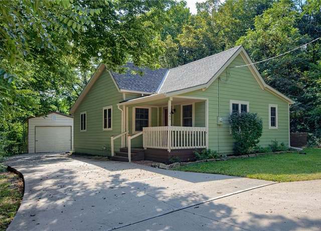 Property at 405 S Mill St, Smithville, MO 64089, 3 beds, 2 baths
