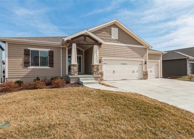 Property at 16731 W 170th Ct, Olathe, KS 66062, 3 beds, 2 baths
