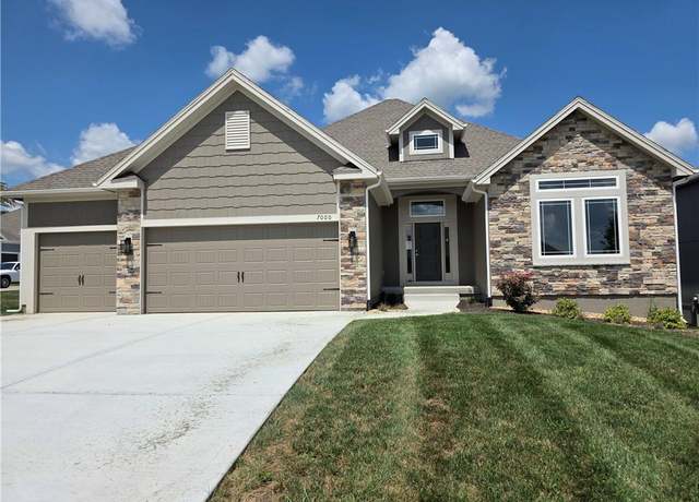Property at 7000 NE 102nd Ct, Kansas City, MO 64156, 4 beds, 3 baths