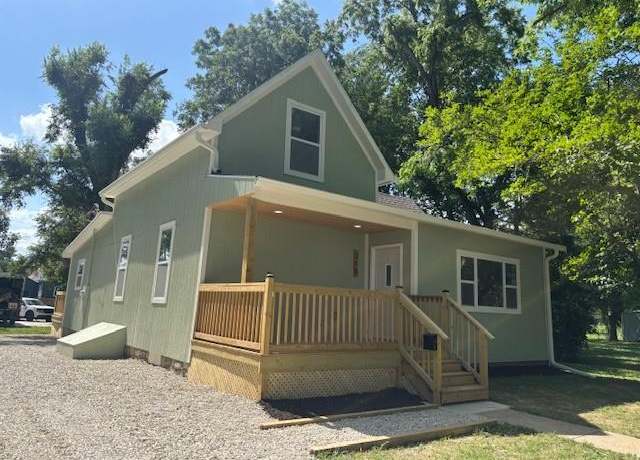 Property at 316 S Oak St, Ottawa, KS 66067, 4 beds, 2 baths
