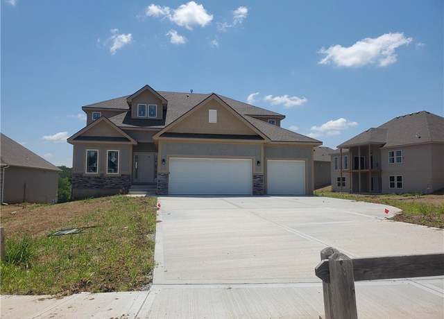 Property at 7005 NE 102nd Ct, Kansas City, MO 64156, 5 beds, 3.5 baths